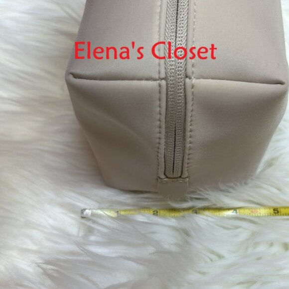 NEW ~ BURBERRY COSMETIC BAG - Picture 6 of 8